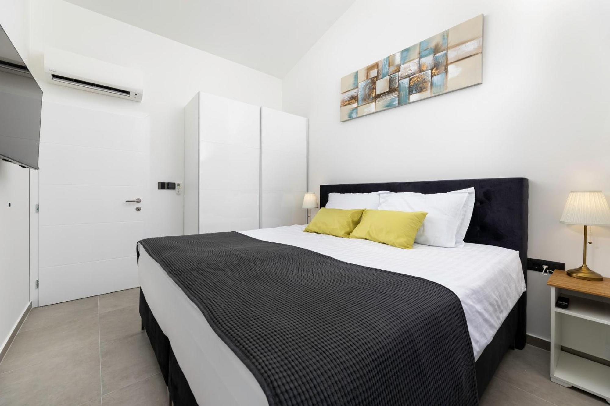Luxury Villa Adria Apartments Krk Town Eksteriør billede