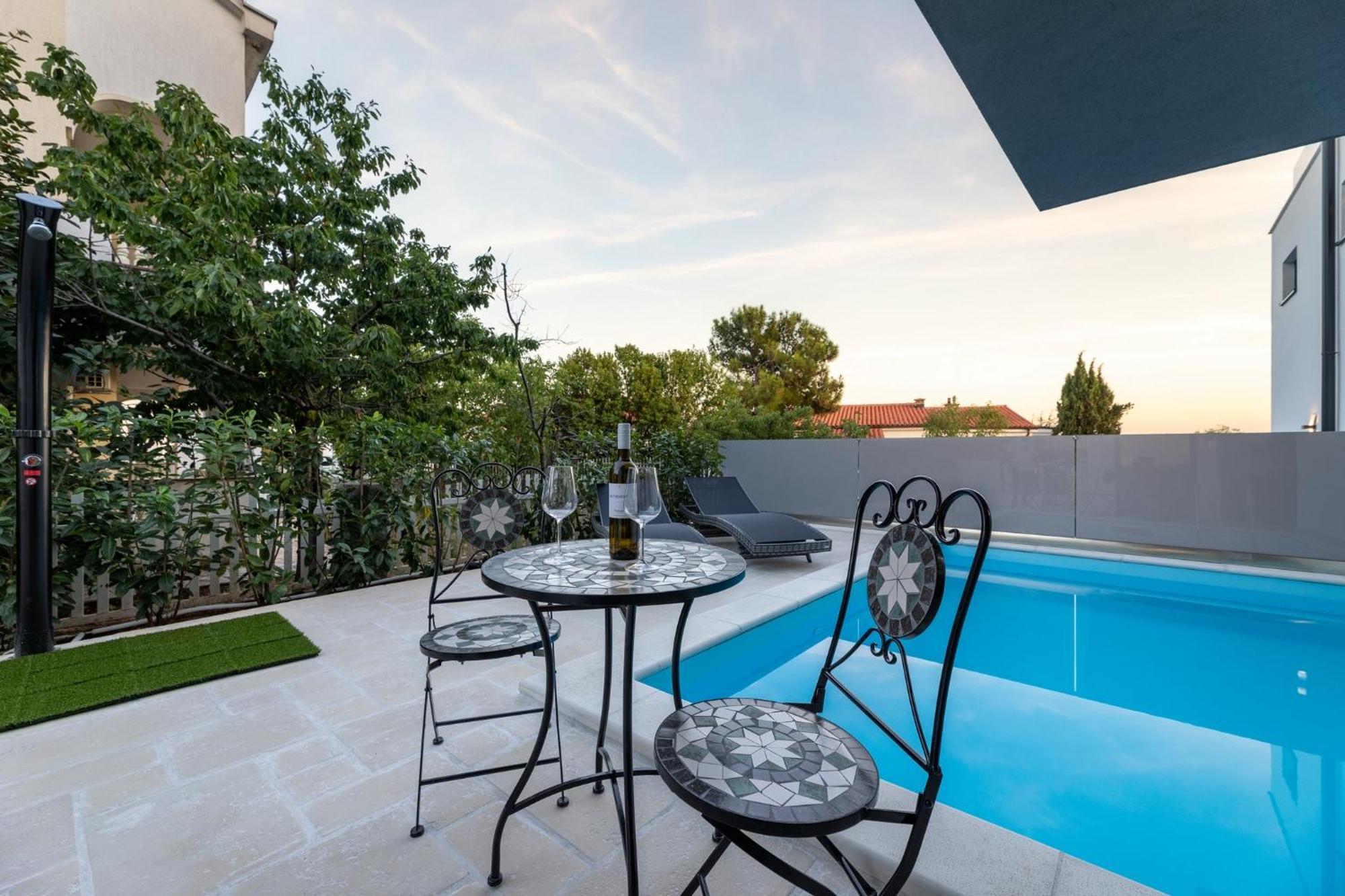Luxury Villa Adria Apartments Krk Town Eksteriør billede